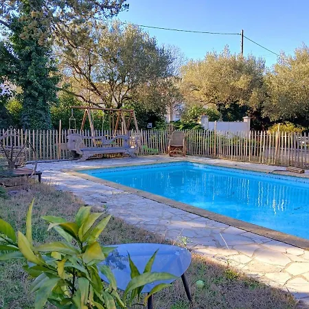 Des Oliviers Le Petit Versailles Vila *
