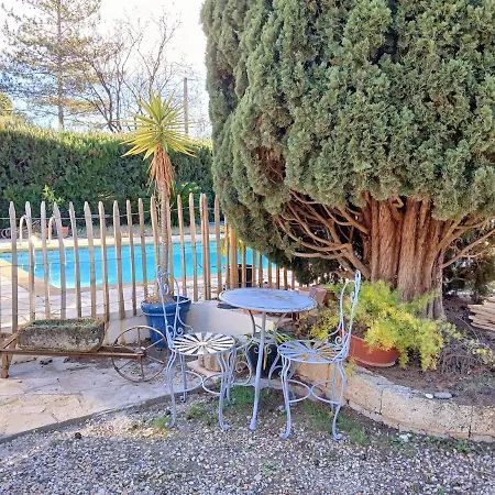 Des Oliviers Le Petit Versailles Vila